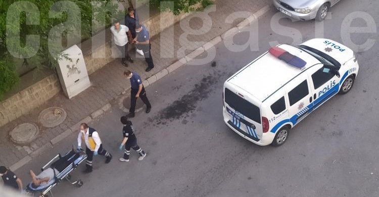 Hava sıcaklıklarına dikkat! Talas’ta bayılan vatandaşa sağlık ekipleri müdahale etti Hava sıcaklıklarına dikkat! Talas’ta bayılan vatandaşa sağlık ekipleri müdahale etti