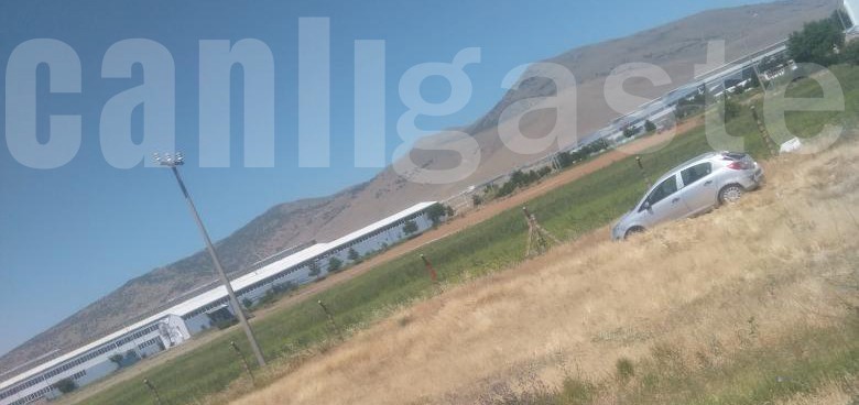 İncesu Kayseri karayolunda otomobil tarlaya uçtu! İncesu Kayseri karayolunda otomobil tarlaya uçtu!