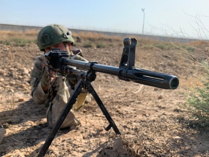 MSB: Barış Pınarı bölgesinde PKK/YPG’li 2 terörist etkisiz hale getirildi MSB: Barış Pınarı bölgesinde PKK/YPG’li 2 terörist etkisiz hale getirildi