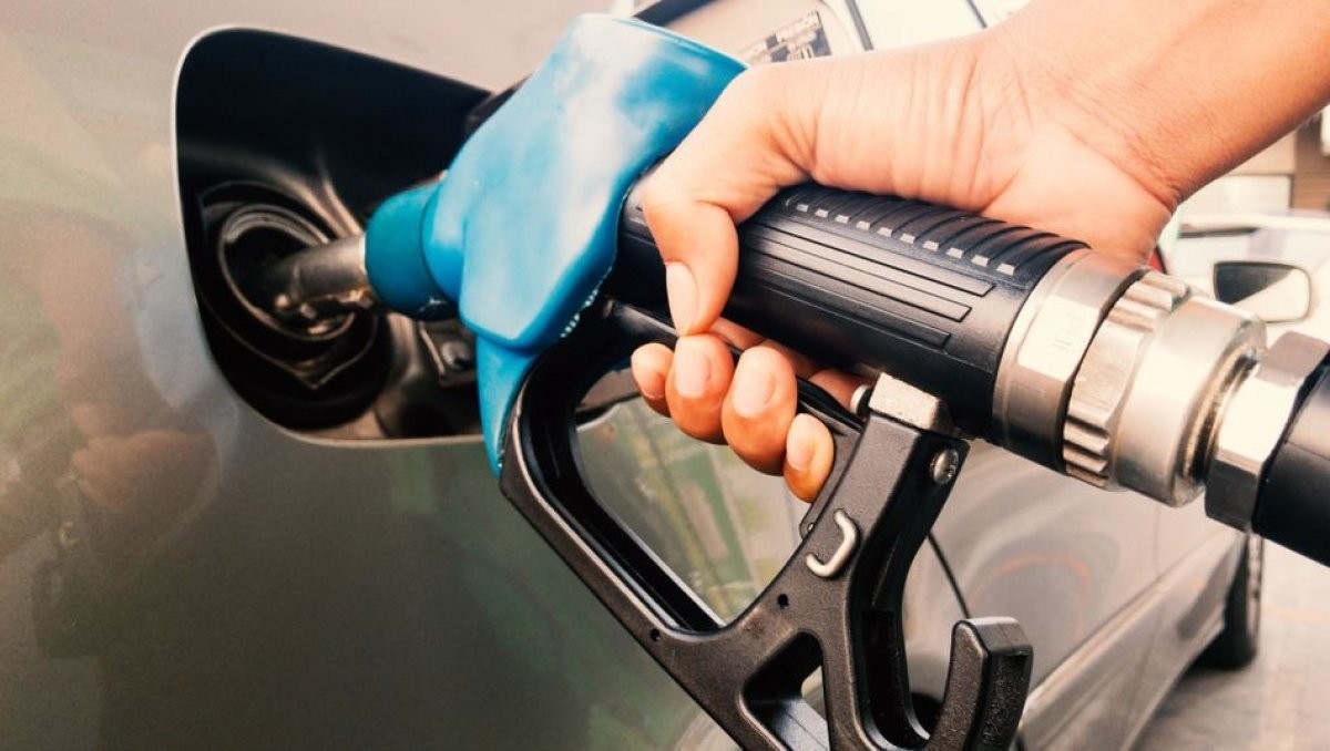 Benzine 10 kuruş zam Benzine 10 kuruş zam