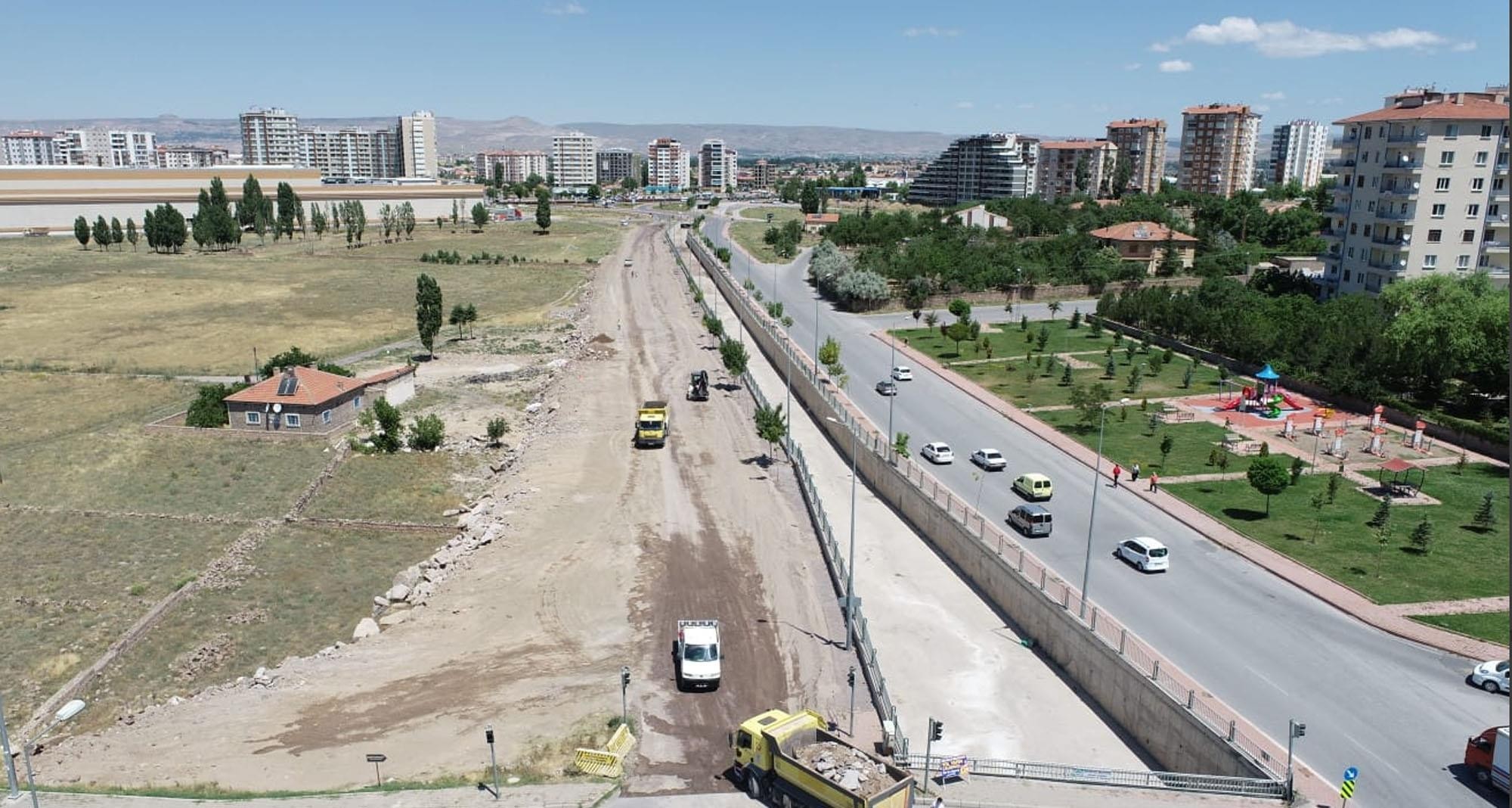 Hulusi Akar Bulvarı ile Sivas Caddesi bağlantı yolu çalışmaları başladı Hulusi Akar Bulvarı ile Sivas Caddesi bağlantı yolu çalışmaları başladı