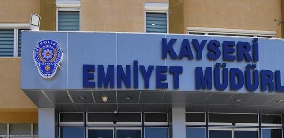 Türk Polisinin vicdanı, Kayseri Polisinin nezaketi vatandaş kamerasına yansını (VİDEO HABER) Türk Polisinin vicdanı, Kayseri Polisinin nezaketi vatandaş kamerasına yansını (VİDEO HABER)