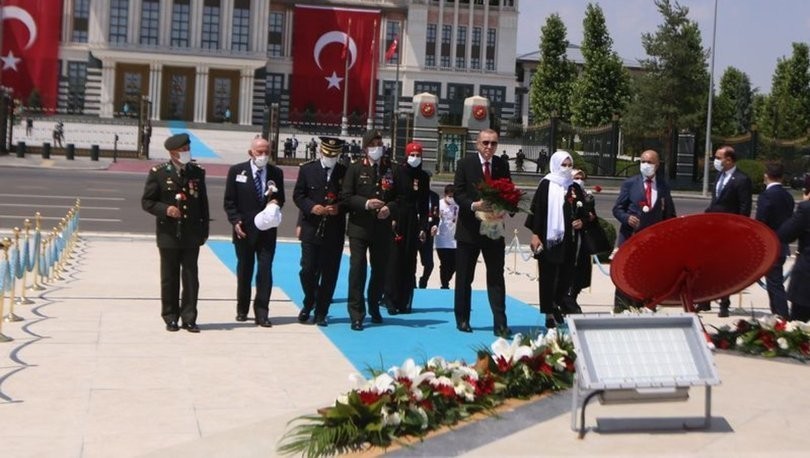 Cumhurbaşkanı Erdoğan, 15 Temmuz Şehitler Abidesi’ne çiçek bıraktı Cumhurbaşkanı Erdoğan, 15 Temmuz Şehitler Abidesi’ne çiçek bıraktı