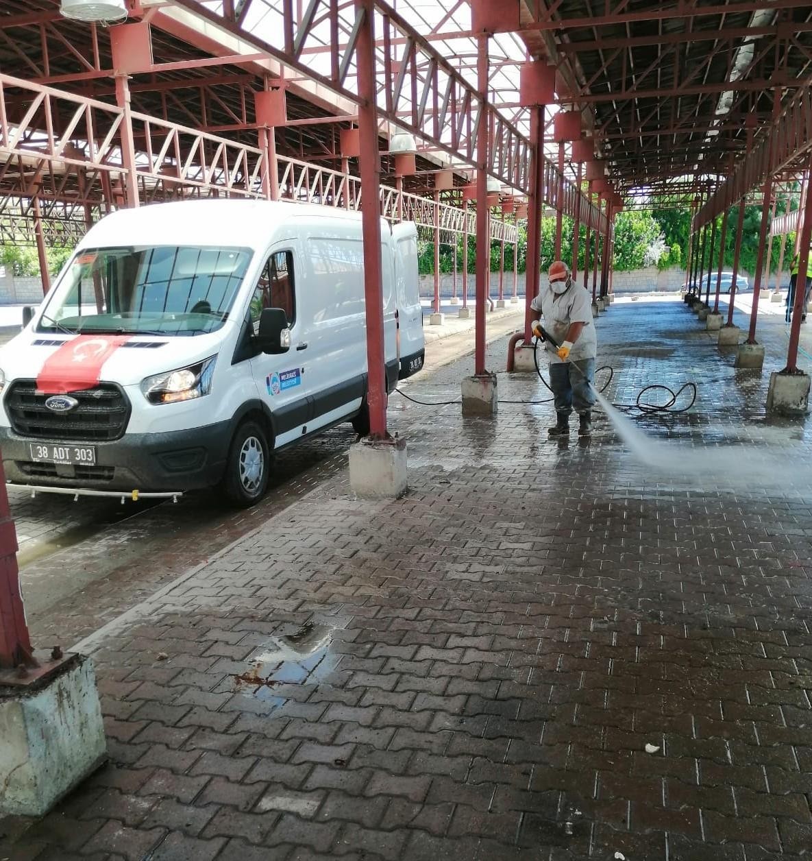 Melikgazi’de kurban kesim yerleri dezenfekte edildi Melikgazi’de kurban kesim yerleri dezenfekte edildi