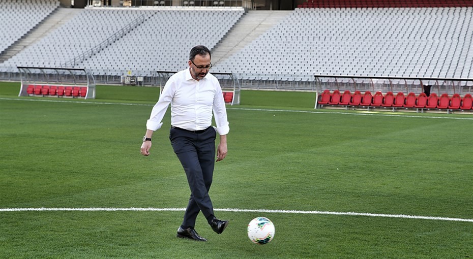 Halı sahalar açılıyor mu? Halı sahalar ne zaman açılacak? Gençlik ve Spor Bakanlığı duyurdu! Halı sahalar açılıyor mu? Halı sahalar ne zaman açılacak? Gençlik ve Spor Bakanlığı duyurdu!