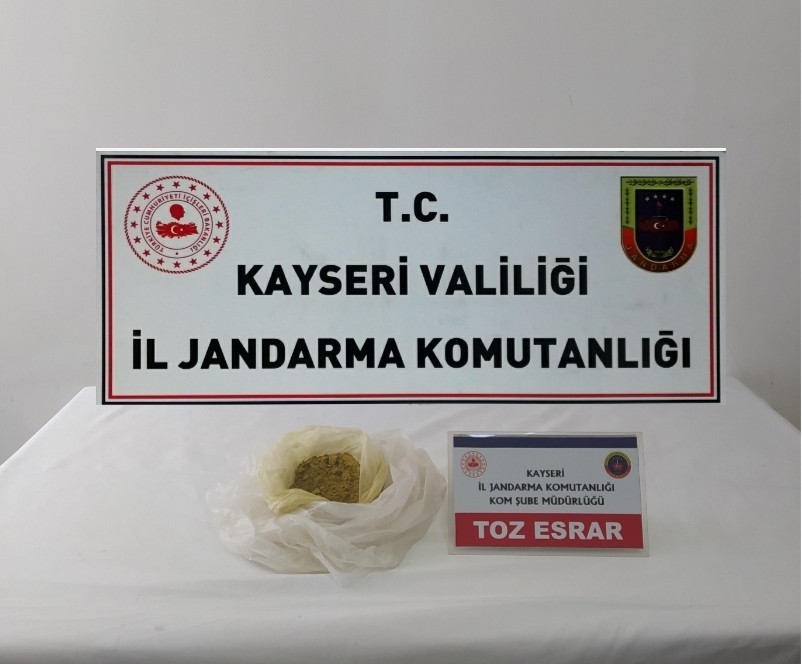 Kayseri Asayiş Haberi: Yeşilhisar’da toz esrar ile yakalanan şüpheli gözaltına alındı Kayseri Asayiş Haberi: Yeşilhisar’da toz esrar ile yakalanan şüpheli gözaltına alındı