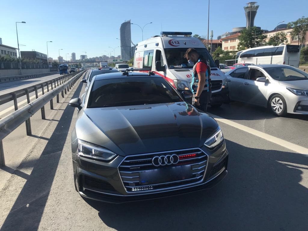 EGM, Işıklı ve sesli uyarı işaretlerinin usulsüz kullanımı denetimi yapıldı! EGM, Işıklı ve sesli uyarı işaretlerinin usulsüz kullanımı denetimi yapıldı!