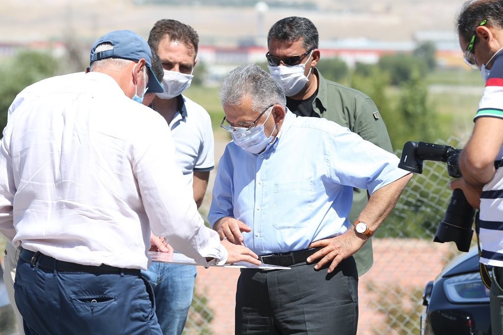 Sağlık çalışanlarının beklediği sevindirici haber Memduh Başkandan geldi. Toplu taşıma ücretsiz. Sağlık çalışanlarının beklediği sevindirici haber Memduh Başkandan geldi. Toplu taşıma ücretsiz.