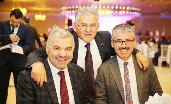 Kayseri Haberi: Mustafa Çelik, Memduh Büyükkılıç’ın altına dinamit koydu! Yıllık 100 Milyon Lira faiz ödüyor! Kayseri Haberi: Mustafa Çelik, Memduh Büyükkılıç’ın altına dinamit koydu! Yıllık 100 Milyon Lira faiz ödüyor!