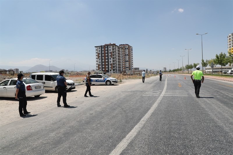 Ülke Genelinde ’Türkiye Güven Huzur Uygulaması’ gerçekleştirildi Ülke Genelinde ’Türkiye Güven Huzur Uygulaması’ gerçekleştirildi