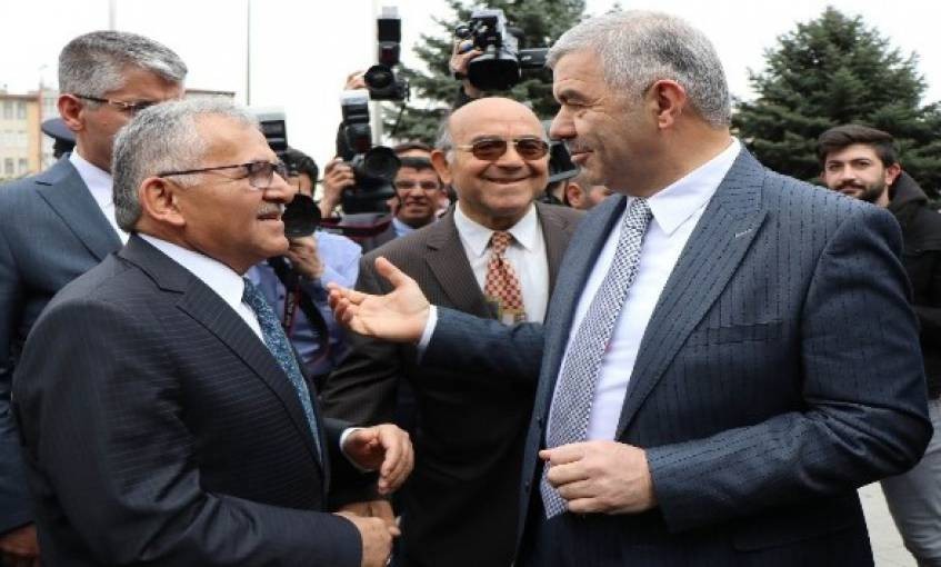 Kayseri bunu konuşuyor: Çelik Başkandan Memduh Büyükkılıç’a sert açıklamalar! Kimse üzerindeki zırha güvenmesin Kayseri bunu konuşuyor: Çelik Başkandan Memduh Büyükkılıç’a sert açıklamalar! Kimse üzerindeki zırha güvenmesin