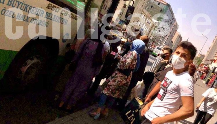 Bursluluk Sınavında da Ulaşım A.Ş. sınıfta kaldı! Toplu taşımada nefes alacak yer yok! (VİDEOLU HABER) Bursluluk Sınavında da Ulaşım A.Ş. sınıfta kaldı! Toplu taşımada nefes alacak yer yok! (VİDEOLU HABER)