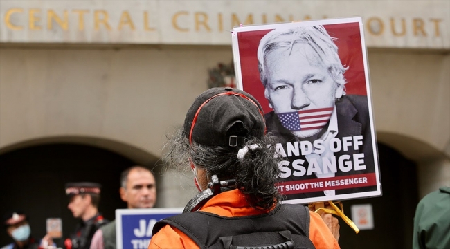 Assange’ın ABD’ye iade davası Kovid-19 nedeniyle ertelendi Assange’ın ABD’ye iade davası Kovid-19 nedeniyle ertelendi