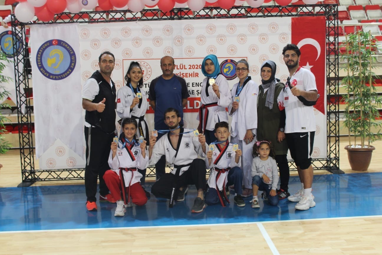 Başkan Palancıoğlu başarılı sporcuları tebrik etti Başkan Palancıoğlu başarılı sporcuları tebrik etti