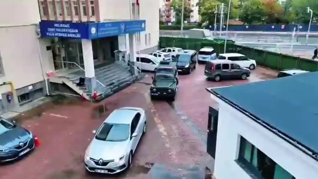 Son Dakika! Kayseri’de mezarlıktaki cinayetin zanlısı yakalandı! Son Dakika! Kayseri’de mezarlıktaki cinayetin zanlısı yakalandı!